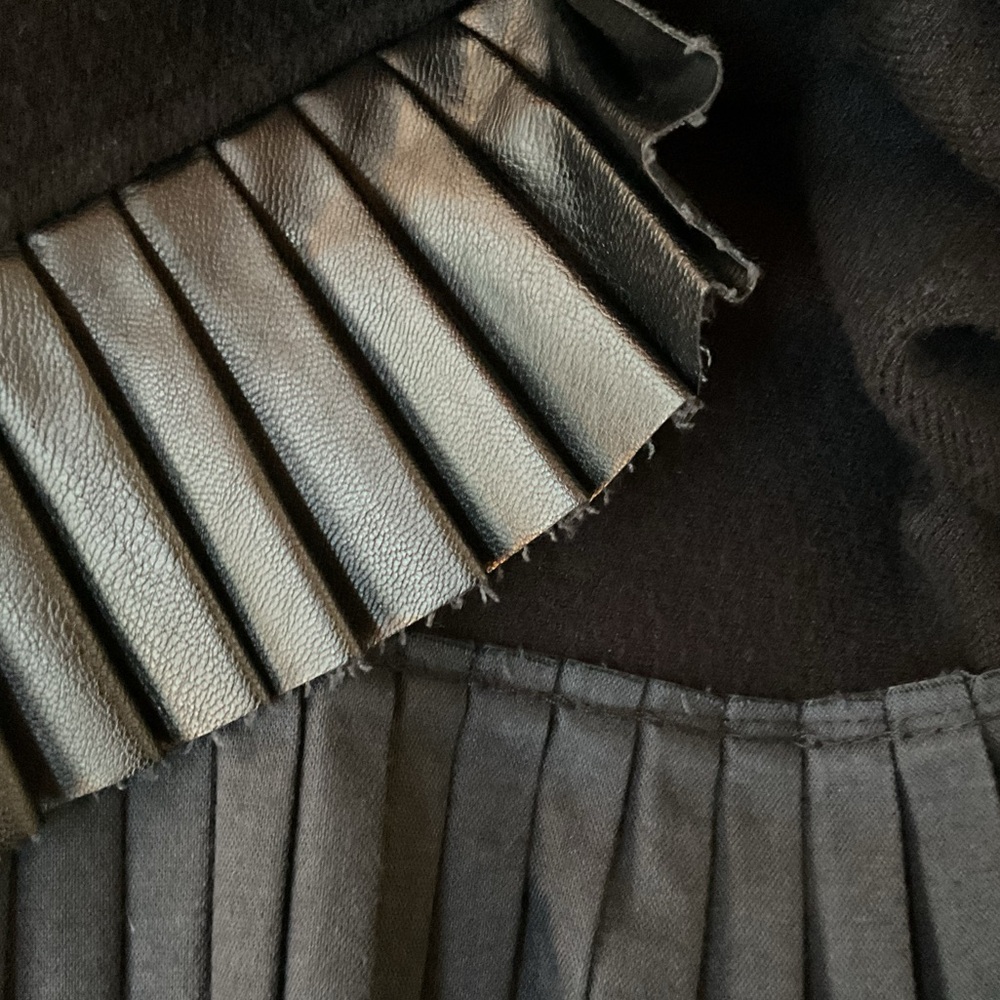 Milano Elegant Black Pleated Hem Skirt, Medium - Picture 2 of 6